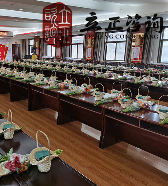 培訓快(kuài)訊培訓時(shí)間(jiān)：3月(yuè)8日(rì)培訓地(dì)點:會(huì)議(yì)室培訓單位：甘肅建投某公司培訓課程:三·八插花(huā)活動