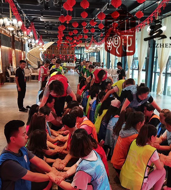 培訓快(kuài)訊培訓時(shí)間(jiān)：8月(yuè)6日(rì)培訓地(dì)點:城(chéng)建培訓中心培訓單位:某保險公司培訓課程:拓展