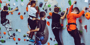 成立于2007年(nián)，基于對(duì)國(guó)有(yǒu)企業(yè)的(de)深刻理(lǐ)解，以服務企業(yè)為(wèi)宗旨，以專注、專業(yè)為(wèi)導向，向企業(yè)提供具有(yǒu)針對(duì)性的(de)咨詢與培訓服務。給予客戶高(gāo)質量的(de)服務與高(gāo)價值的(de)回報(bào)，将自(zì)身(shēn)打造成為(wèi)“鷹的(de)個(gè)人(rén)，雁的(de)團隊”的(de)專業(yè)培訓機(jī)構。我們追求實效、專業(yè)的(de)培訓效果，熱(rè)情、細緻的(de)服務質量，這(zhè)是(shì)蘭州立正承諾的(de)起點。