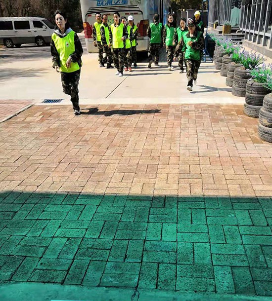 培訓快(kuài)訊：單位：令牌集團；時(shí)間(jiān)：2019年(nián)3月(yuè)18日(rì)-3月(yuè)19日(rì)；地(dì)點：興隆山(shān)莊；人(rén)數(shù)：12人(rén)；內(nèi)容：拓展；教練：陳剛；後勤：魏萬裡(lǐ)；業(yè)務：肖佳睿