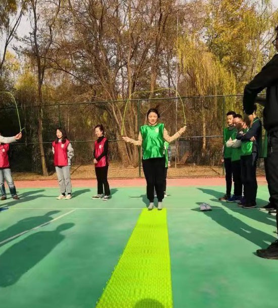 培訓快(kuài)訊培訓時(shí)間(jiān)：11月(yuè)16日(rì)培訓地(dì)點:徐家(jiā)山(shān)培訓單位:中國(guó)電(diàn)信**公司培訓課程:團建拓展