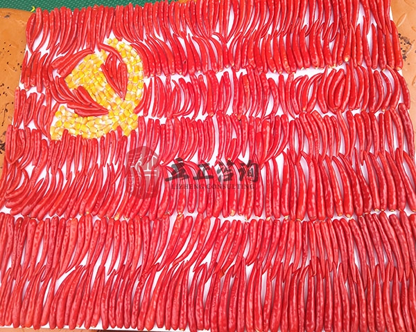 培訓快(kuài)訊培訓時(shí)間(jiān)：6月(yuè)29日(rì)培訓地(dì)點:隆鑫山(shān)莊培訓單位:中鐵(tiě)某局培訓課程:七一(yī)主題黨建活動培訓人(rén)數(shù)：21人(rén)培訓老(lǎo)師(shī)：馬海(hǎi)濤、李文(wén)泮培訓後勤:馬麗(lì)、周明(míng)業(yè)務人(rén)員(yuán)：齊亞